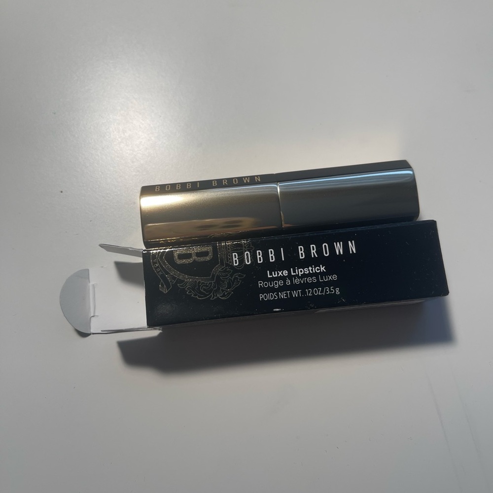 Bobbi brown luxe lipstick in the shade red velvet